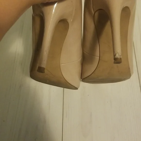 Nine west nude shows - Picture 5 of 9